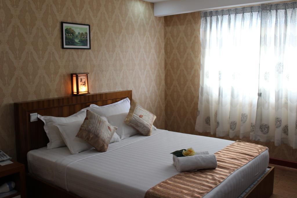 Hotel Kan Kaw Янгон Екстер'єр фото